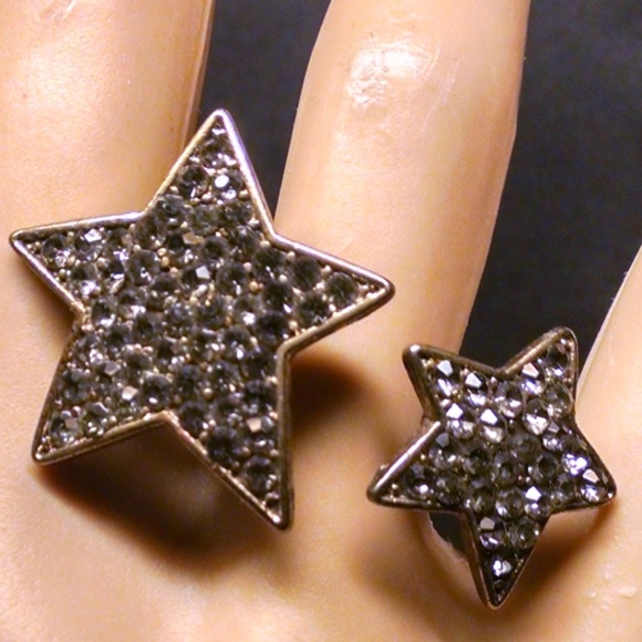 Double star rhinestones goldtone stylish ring